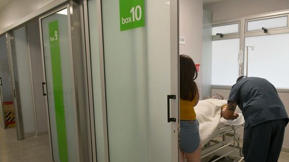 El total de casos en Argentina descendió levemente y este miércoles se registraron 12.725 positivos. - Orlando Pelichotti / Los Andes