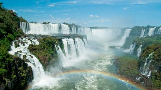 El gobernador de Misiones aseguró que para el próximo fin de semana largo es posible que se haga un experimento para admitir turismo local en las cataratas.