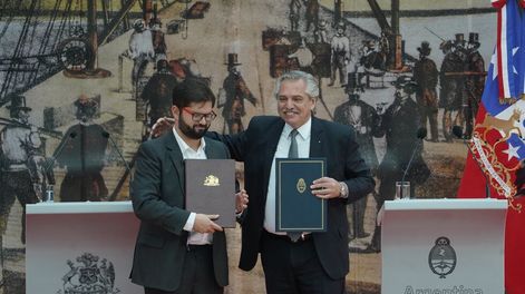 Los Andes | 04-04-2020 - Buenos Aires - Conferencia de prensa del PRESIDENTE ALBERTO FERNÁNDEZ JUNTO A SU PAR DE CHILE, GABRIEL BORIC FONT. Foto: clarin
