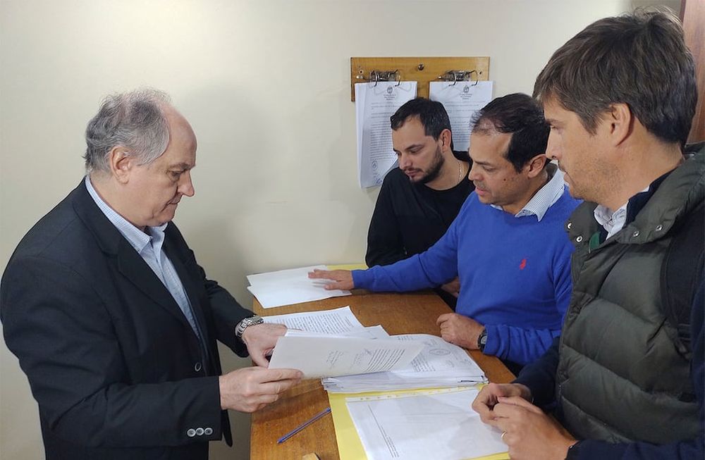 La Junta Electoral inscribió las coaliciones que competirán en los comicios provinciales. Los demarchistas Martínez, Vicchi y Carosio, entre los últimos en presentar la documentación.