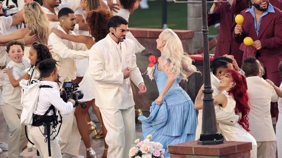 super bowl 2026: que estrellas subieron al escenario junto a bad bunny y el duro tweet de donald trump
