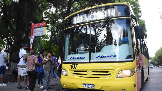 Ni desde la DGE ni desde el sindicato de choferes conocen las medidas sanitarias que se seguirán. Foto: Mariana Villa / Los Andes.Foto: Mariana Villa / Los Andes