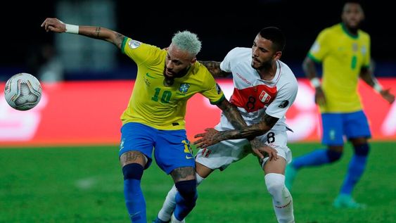Brasil anda feliz por la Copa América gracias al nivel de su estrella, el crack Neymar, autor de un gol contra Perú, en el partido de la segunda fecha disputado en Río de Janeiro. (AP)