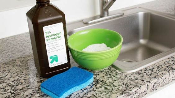 Utilizada correctamente en la limpieza, permite mantener estos espacios críticos de la cocina en condiciones higiénicas óptimas.