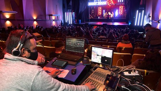 Se inició el casting para el reality Cordillera de talentos, donde cientos de mendocinos muestran sus habilidades y arte ante un jurado. Foto: Orlando Pelichotti / Los Andes
