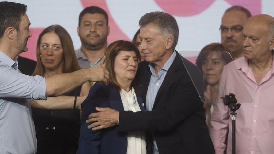 Elecciones 2023. Búnker de Juntos por el Cambio. Mauricio Macri, Patricia Bullrich, Luis Petri. Horacio Rodríguez Larreta, Lilita Carrió, Gerardo Morales, Néstor Grindetti. (Federico López Claro)