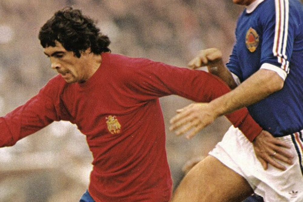 Rub&eacute;n cano Mart&iacute;nez jugando para la Roja marc&oacute; dos goles a Yugoeslavia que significaron la clasificaci&oacute;n espa&ntilde;ola para el Mundial de Argentina