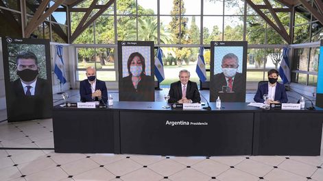 Los Andes | Fernández estuvo acompañado del  gobernador de la provincia de Buenos Aires, Axel Kicillof, y del jefe de gobierno de la Ciudad, Horacio Rodríguez Larreta.