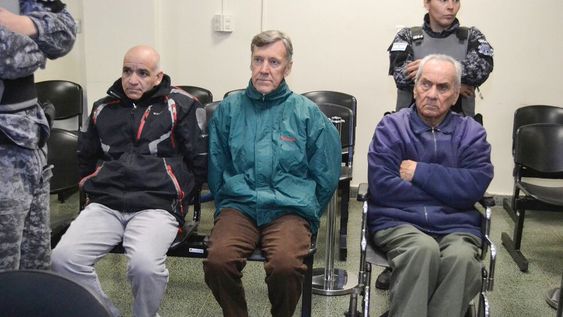 Los curas Horacio Corbacho y Nicola Corradi quieren que se reviertan sus altas e históricas condenas a prisión de 45 y 42 años, respectivamente. Foto: Orlando Pelichotti  / Los Andes