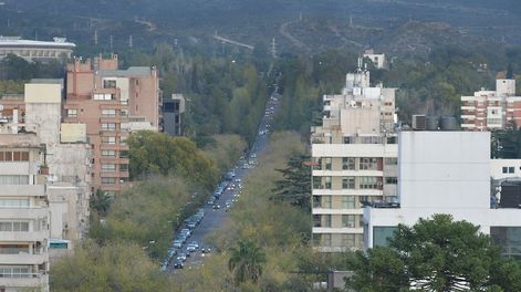 Se deben impulsar políticas públicas que apunten a gestionar más eficientemente el suelo y a promover la construcción de una ciudad más sustentable. / Foto: Orlando Pelichotti