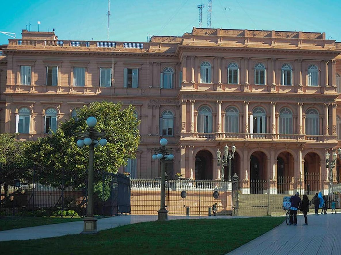 Relatos que agreden las instituciones republicanas