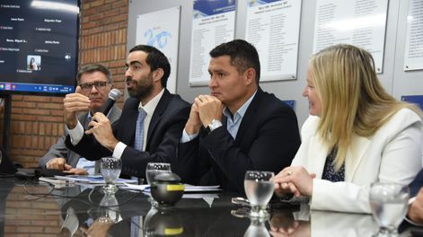 El ministro de Hacienda, Víctor Fayad en la presentación del Presupuesto 2026. Foto: Legislatura.