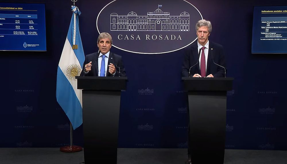 Luis Caputo, ministro de Economía y Santiago Bausili, presidente del Banco Central, anunciaron el fin del cepo cambiario.