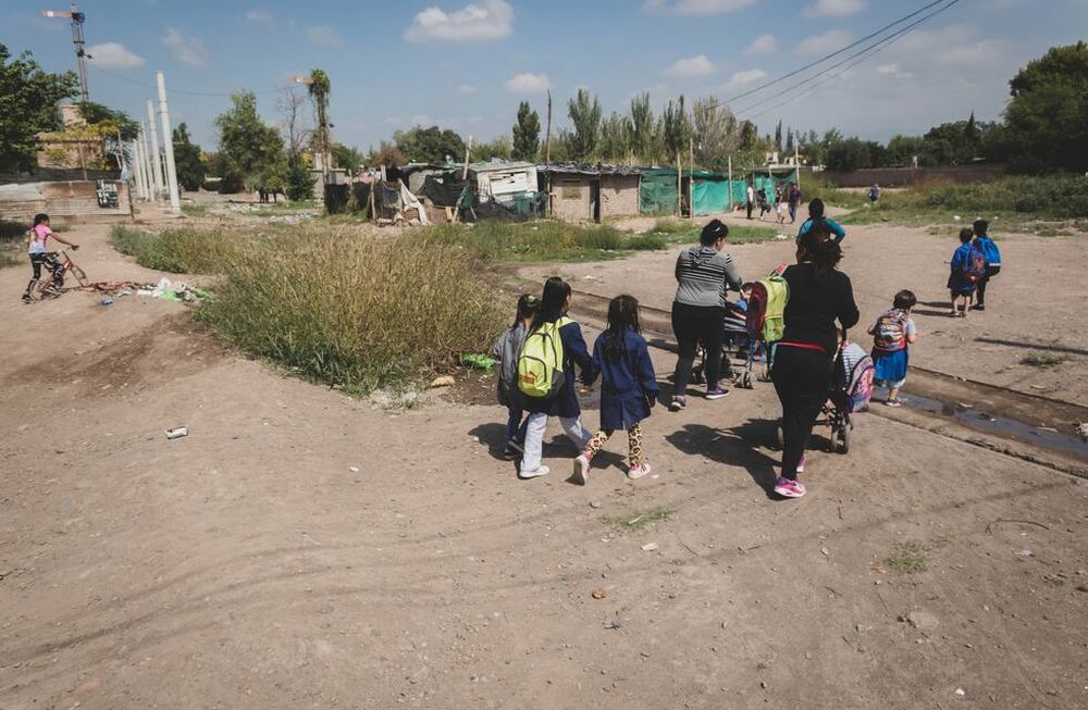 En la provincia de Mendoza, entre asignaciones familiares y asignaciones universales, se cubre a más de 400 mil niños.