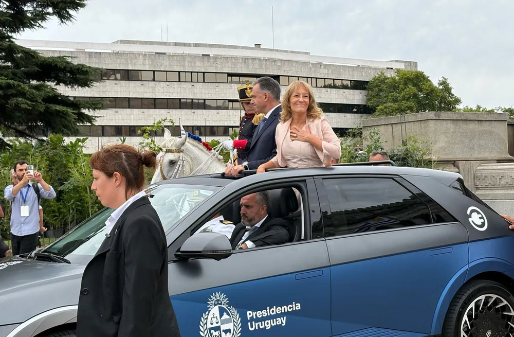El presidente Yamandú Orsi usuó una SUV marca Hyundai en el día de su asunción.