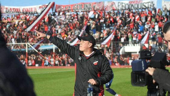 El entrenador del Cruzado, Luis García expresó que: Fuimos superiores y estábamos para ganarlo, pero con la expulsión de Ramirez se nos complicó un poco. Es muy valioso el punto logrado en esta cancha. Foto: José Gutierrez / Los Andes