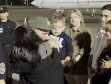 El emotivo reencuentro de Nahuel Gallo con su esposa e hijo tras 448 días de cautiverio