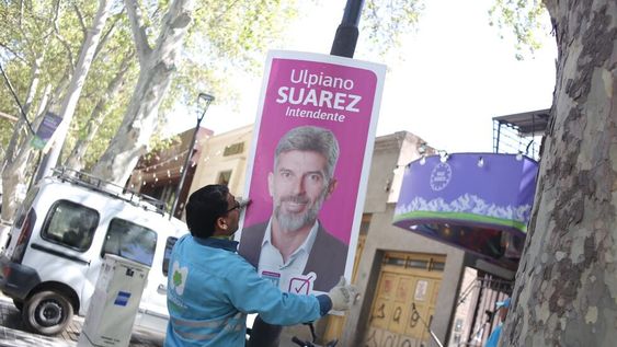 Tras las elecciones, retiran la cartelería política