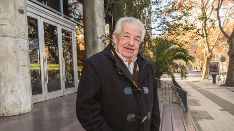 Los Andes | Alberto Eglez trabajó en el Correo Argentino durante 56 años y pasó por todos los puestos hasta 2018, cuando se jubiló. Foto: Mariana Villa / Los Andes
