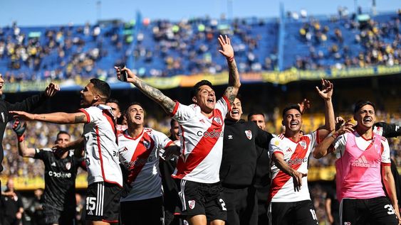 Los jugadores de River armaron una fiesta en plena Bombonera.