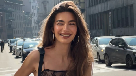 La influencer Mara Lafontan lleva el look a la perfección.