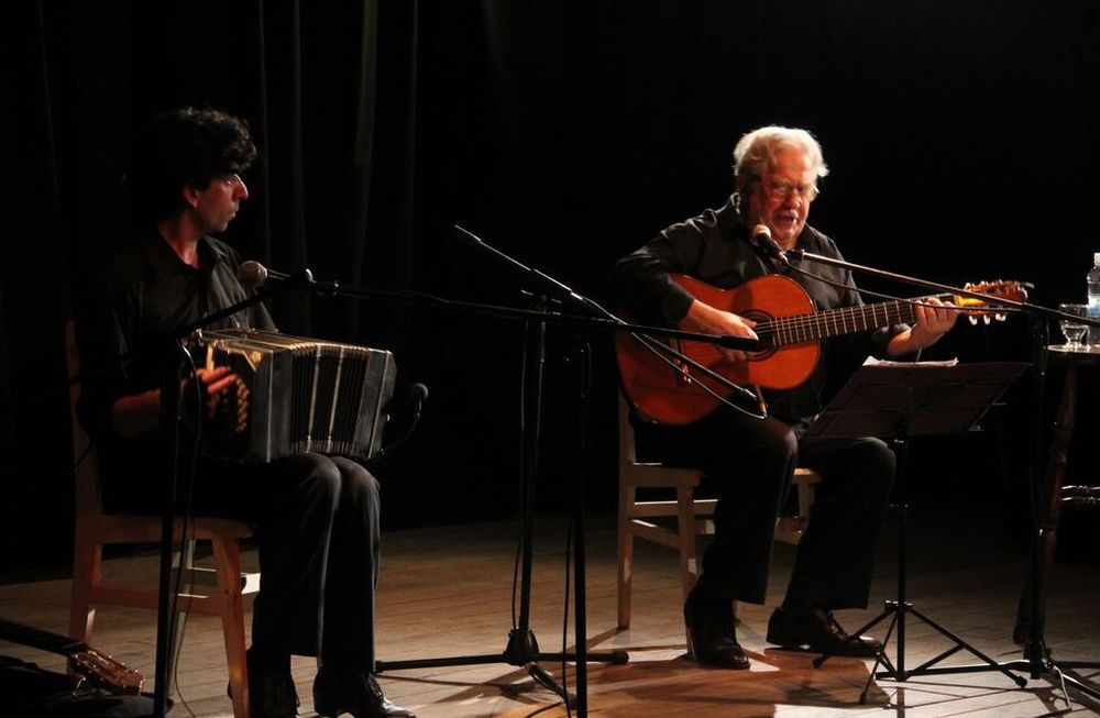 Luego de tocar por más de una década en el cuarteto del Tata Cedrón, Miguel continuo su camino solo y lanzó su último disco Mi lágrima número 100.