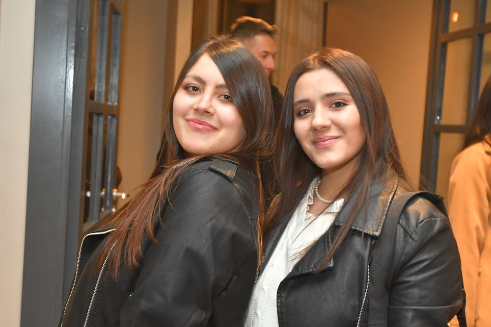 Priscila Olivares, Victoria Malovini