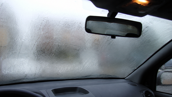 expertos concluyen: los simples trucos para desempanar los vidrios del auto sin usar el aire acondicionado