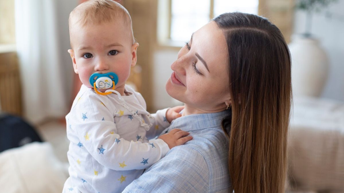 Empleadas domésticas abril 2026: cuánto cobra por hora y por mes una niñera