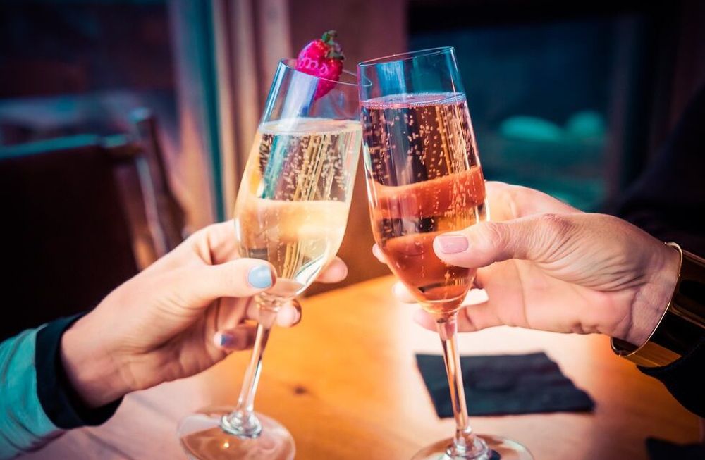 Brindis con responsabilidad: la importancia de cuidarse en las fiestas