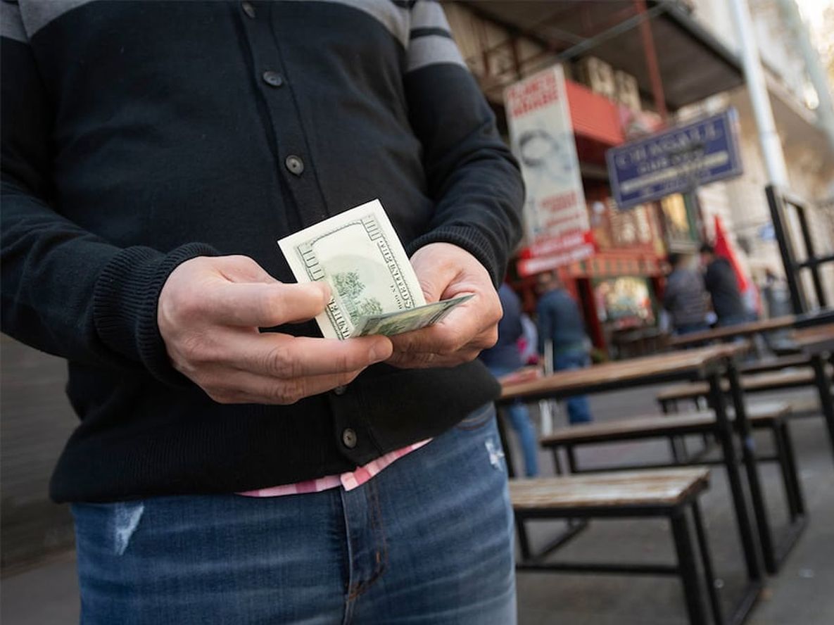 Los cinco precios del dólar en Mendoza: qué valores se manejan en el mercado paralelo