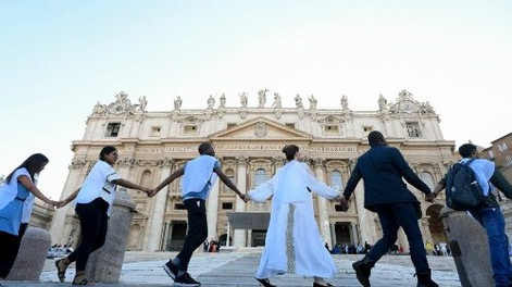“Gracia para el mundo”, espectáculo artístico en el Vaticano pidiendo por la paz mundial.