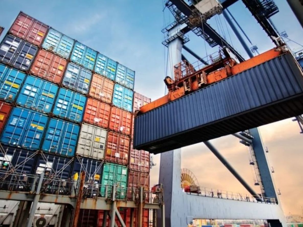 Importaciones y exportaciones.