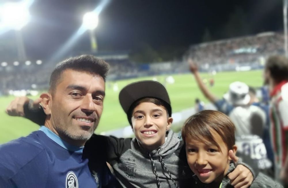 Independiente Rivadavia, un amor que se transmite de generación en generación. jorge y Jorge y Tiziano Zanluchi están en Córdoba en la previa de la gran final. / Gentileza.