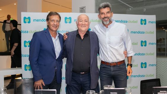 Se presentó “40 años de Democracia, Crónicas de Alfonso”, con la participación de Ulpiano Suarez