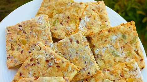 como hacer unas galletas saladas y crujientes para el mate con pocos ingredientes que tenes en casa