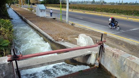 El autor analiza si el cánon hídrico para la minería es un cánon o un impuesto