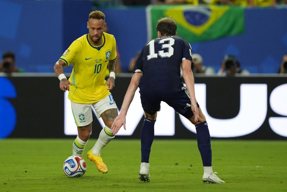 Neymar no ocult&oacute; sus emociones una vez terminado el partido frente a Escocia.