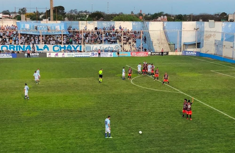 Huracán le ganó a Racing de Córdoba y se acomoda en la zona