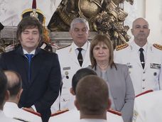La presidenta del bloque de La Libertad Avanza en el Senado, Patricia Bullrich, junto al presidente Javier Milei.