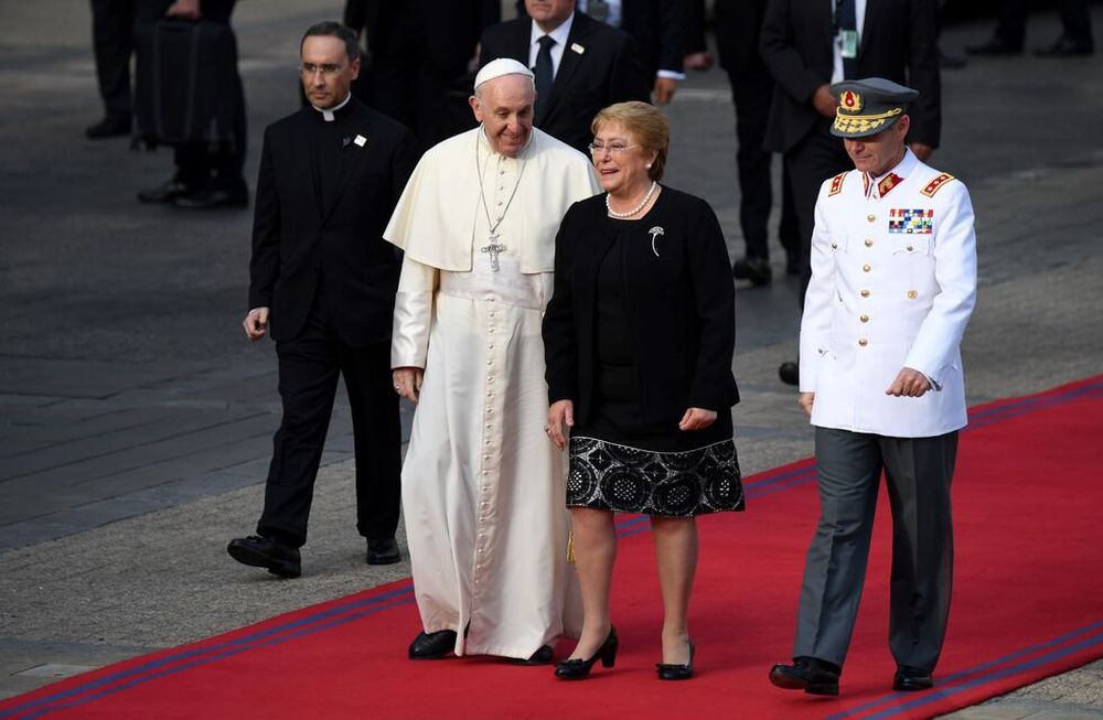 El Papa se reunió con Bachelet y saludó al presidente electo Piñera