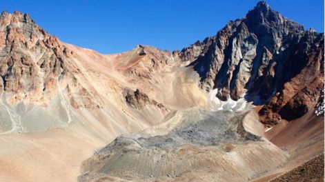 Glaciar cubierto con glaciar de escombros (M. Castro)