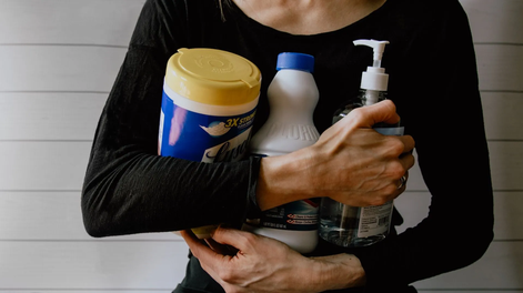 Prevení la intoxicación por productos de limpieza con estos simples hábitos y trucos