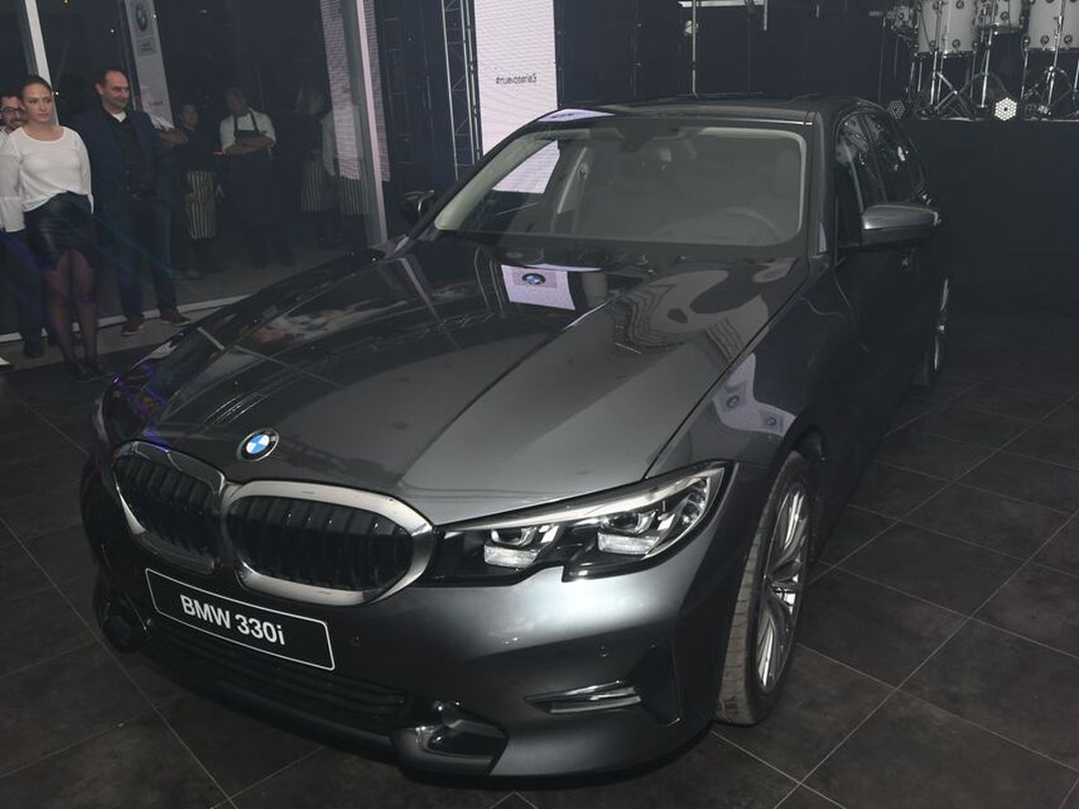 Una noche de lujo, para un auto de lujo   ...   BMW Serie 3