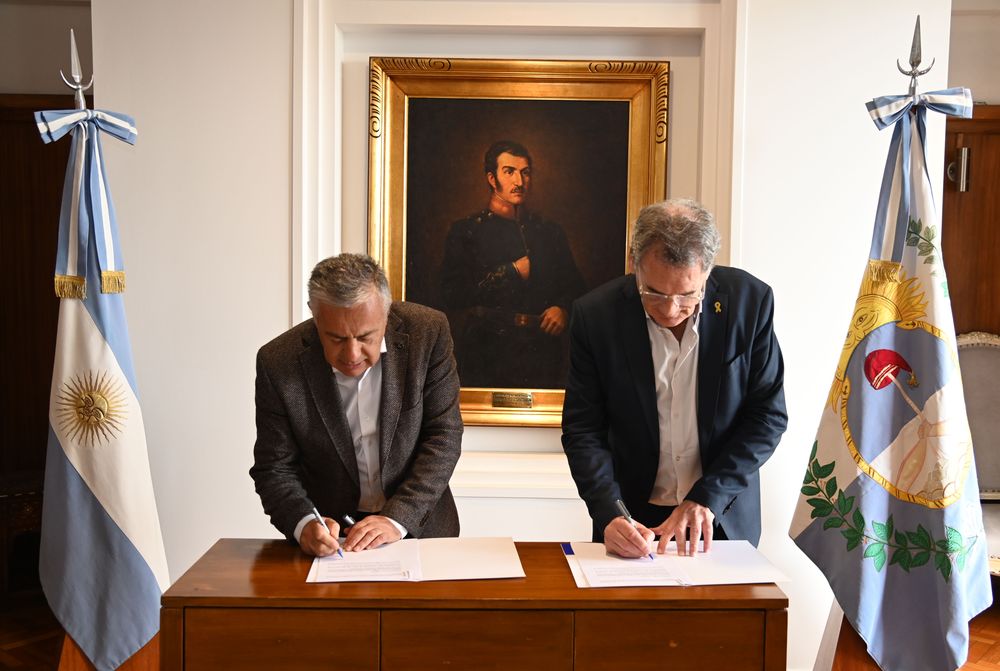 Mendoza firmó un acuerdo con el INAI.