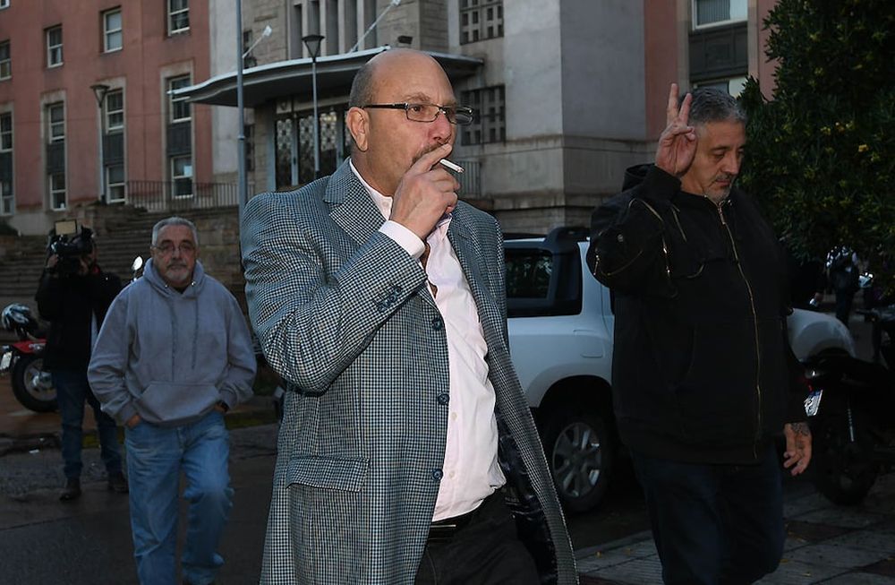 Luis Lobos ex intendente de Guaymallen y su esposa Claudia Sgro salían de la sala N°4 de Tribunales después de escuchar la sentencia en la que están acusados por fraude a la administración publica. Hoy la Suprema Corte confirmó la sentencia.