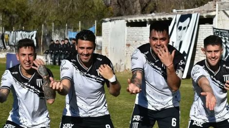 Maxi Padilla, figura, capitán y goleador del Lobo. / Gentileza: Prensa GyE.