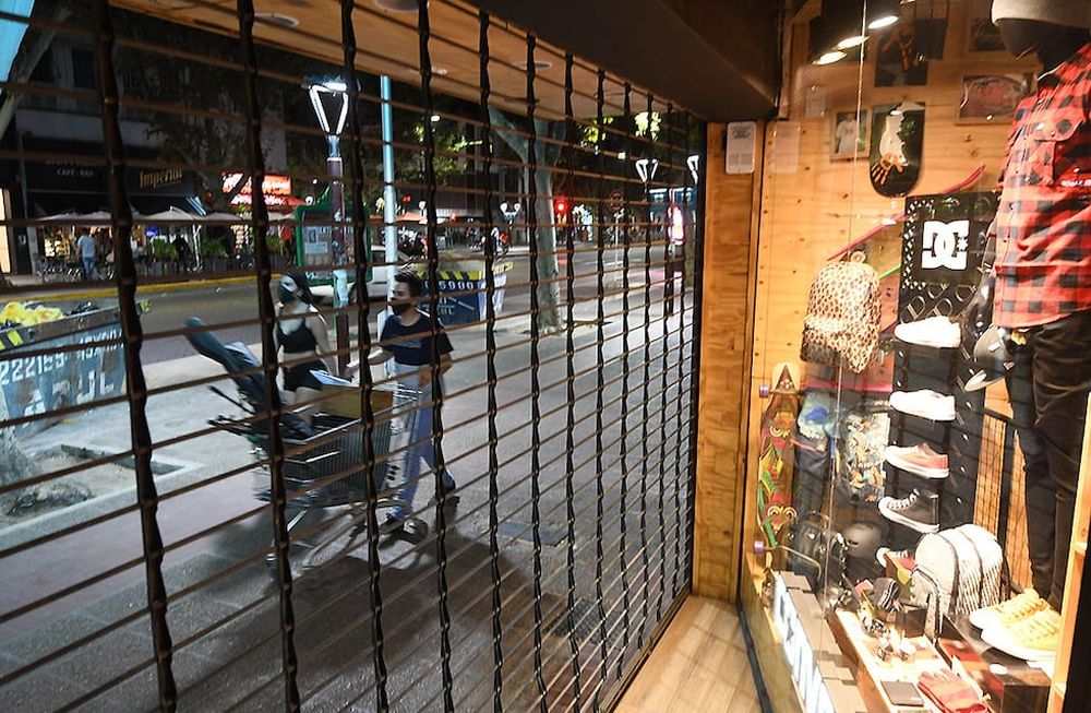 Según las restricciones que indica Nación, los comercios del Gan Mendoza deberían cerrar más temprano. José Gutiérrez / Los Andes