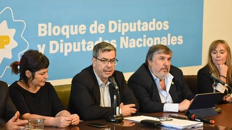 Dirigentes y legisladores opositores acusaron al Gobierno de cerrar la Agencia Nacional de Discapacidad para tapar presuntas coimas.