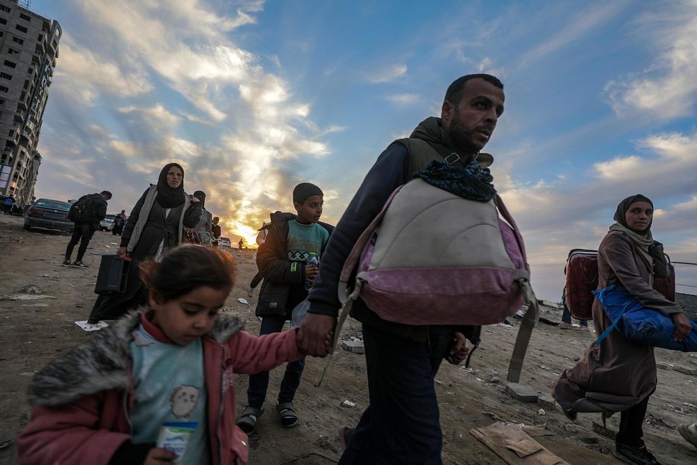 Palestinos regresan al norte de Gaza. Foto: EFE